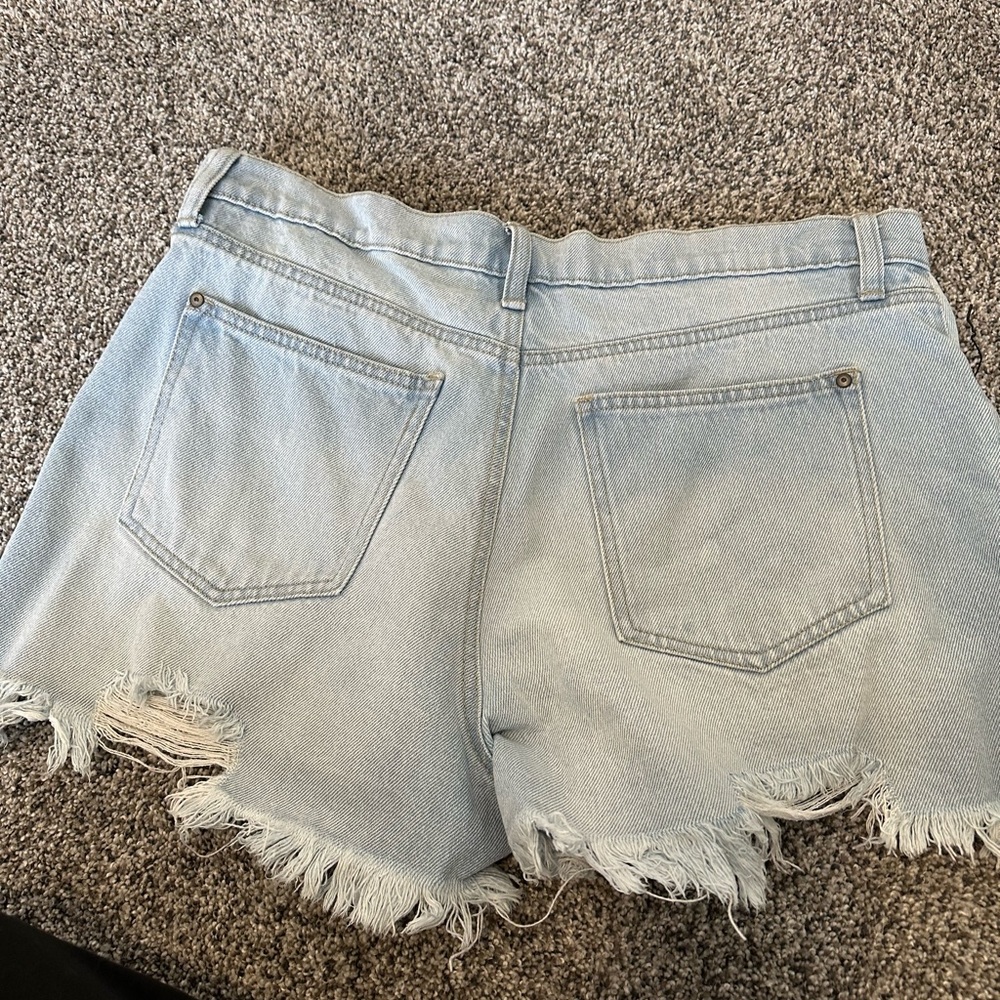 Distressed Jean shorts - Picture 4 of 4